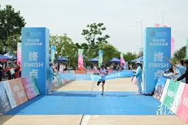 篮球CBA赛场出现冲突，裁判提前终止比赛